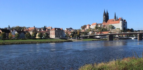 Blick über die Elbe auf die Meißner Altstadt mit Albrechtsburg und Dom