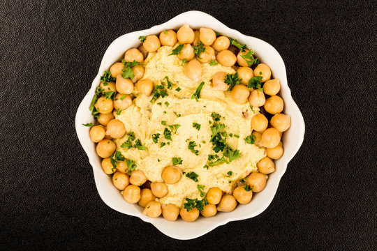 Hummus With Chickpeas and Pitta Bread