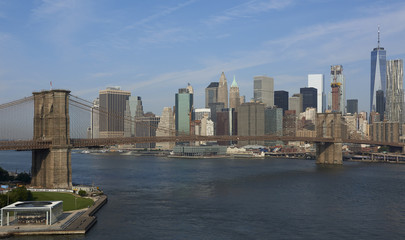 Obraz premium Brooklyn Bridge and New York city in the background