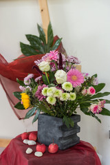 selbstgemachte Herbstdekoration mit Blumen