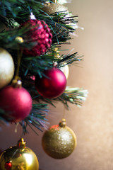 Fototapeta na wymiar Beautiful christmas tree with ornaments (vertical photo)