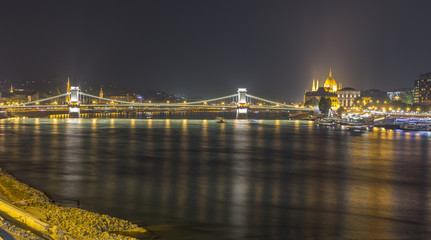 Fototapeta na wymiar Budapest at evening