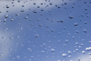 Deszcz na szybie 