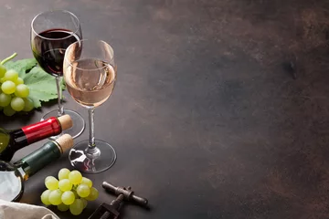 Keuken foto achterwand Wijn Wine glasses and grapes