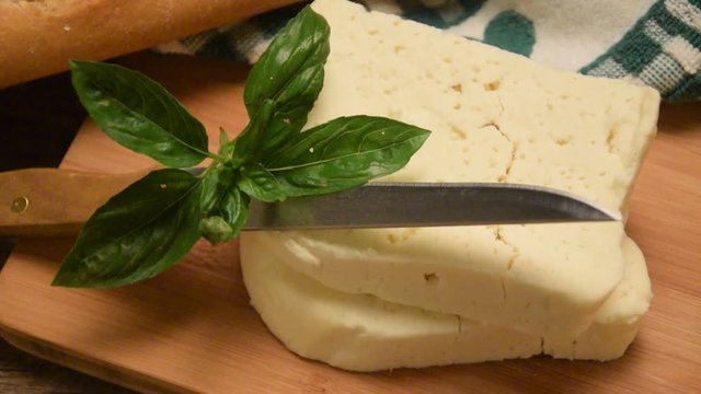 Branza de oi Goat cheese Formaggio di pecora br&acirc;nză de oaie Romania Schafsk&auml;se Fromage de brebis Bucătăria vido rom&acirc;nească Cuisine roumaine