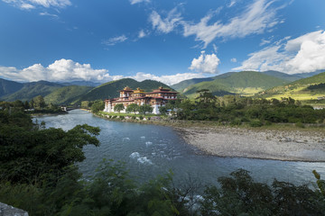 Fototapeta na wymiar Punakha Dzong and Confluence