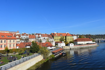 Fototapeta na wymiar Blick von der Karlsbrücke auf den Prager Stadtteil Kleinseite