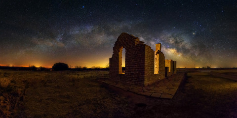 Milky way at Fort Griffin, Texas USA © wisanuboonrawd