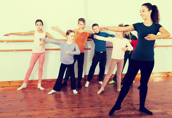 Fototapeta na wymiar Children studying ballet