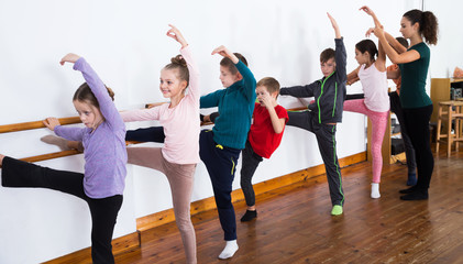 Fototapeta na wymiar Children studying ballet