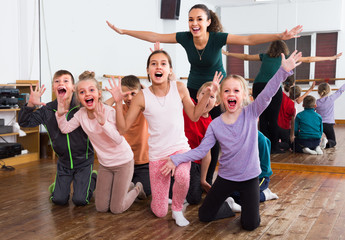 children  posing at dance  class