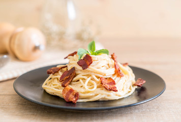 spaghetti cream cheese with bacon