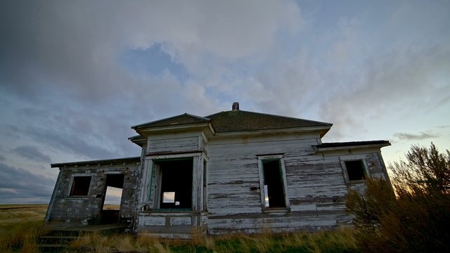 Old abandoned house farmhouse pioneers great depression settlers at sunset 2