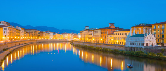 Fototapeta na wymiar Pisa city skyline and Arno river
