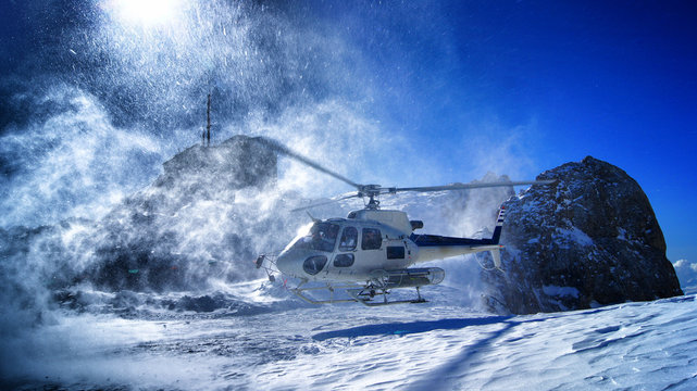 helicopter landing to pick up skiers