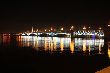 Огни ночного города Санкт-Петербурга