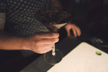 Man holding a cocktail