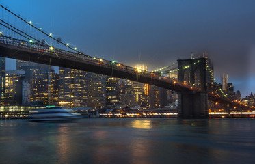 Fototapeta na wymiar Night view of Manhattan skyline