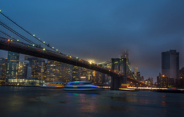 Fototapeta na wymiar Night view of Manhattan skyline