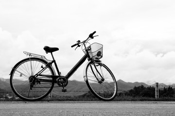 Obraz premium A bicycle stands at near of a runway and mountain.