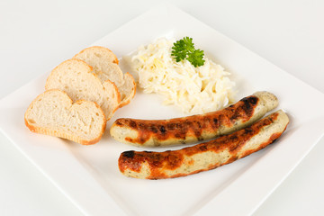 gegrillte Bratwurst mit Krautsalat