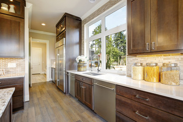 Lovely kitchen with high-end appliances