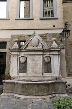 Fuente en Arezzo, Italia.