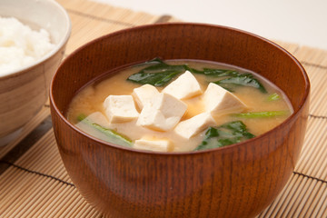 ほうれん草と豆腐の味噌汁