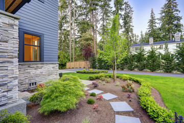 Fototapeta premium Modern home exterior in Bellevue.