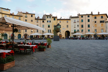Lucca, Toskana, Italien, Versilia, Stadtansicht, Kulturreise, Kirche, Sommer, Urlaub, Kunst, Bildhauer, 