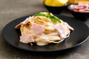 spaghetti carbonara ham