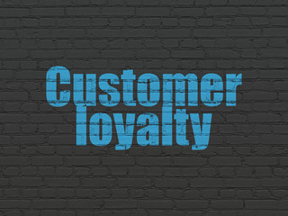 Obraz premium Marketing concept: Painted blue text Customer Loyalty on Black Brick wall background