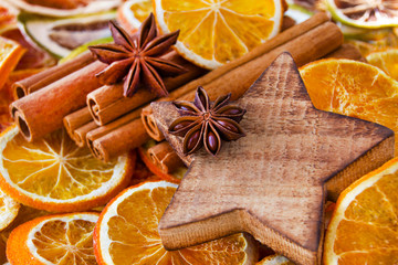 Gewürze und Orangen