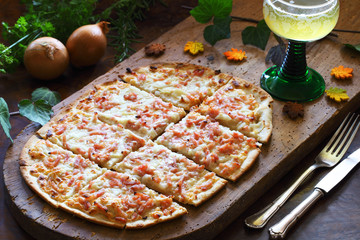 Flammkuchen mit Federweißer