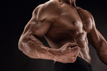 Fototapeta na wymiar man bodybuilder showing muscular body