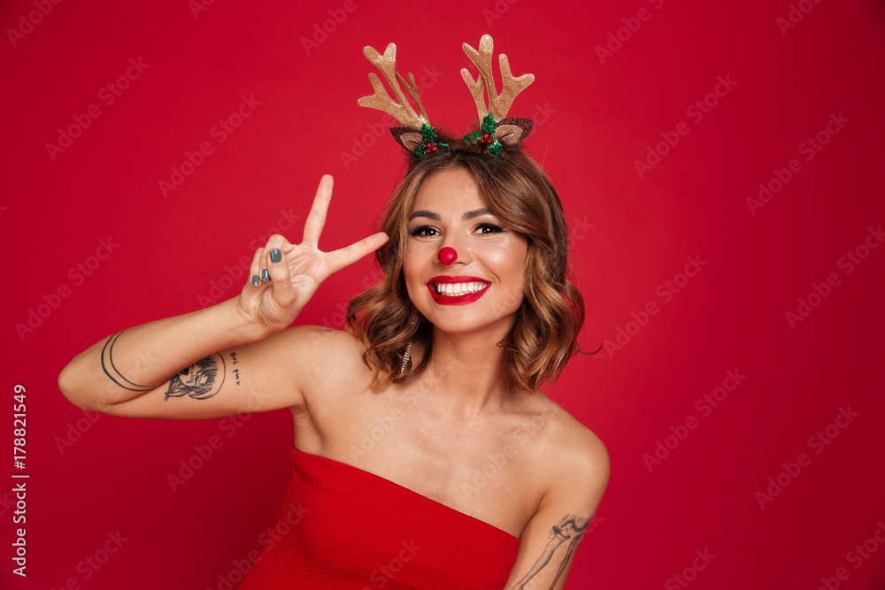 Poster Portrait of a smiling attractive girl wearing christmas deer costume