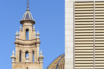 Fototapeta na wymiar Campanario de la iglesia de San Esteban. Valencia. España