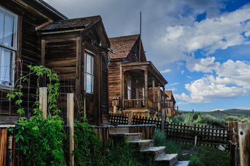 Fototapeta premium Ruined Houses in an American Ghost Town