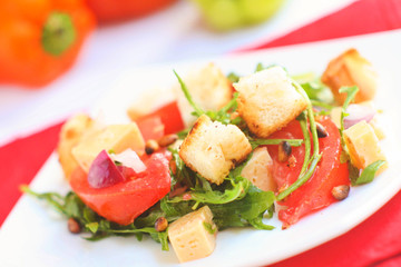 salad with croutons, tomatoes and arugula