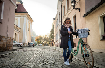 Vintage bicycle and woman in the city 2