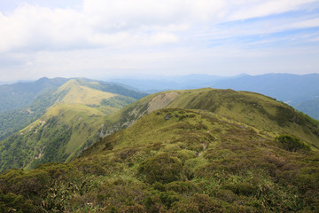 Fototapeta premium 徳島県三好市 三嶺 山頂からの風景
