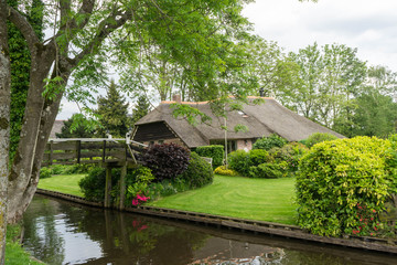 Obraz premium Traditional Dutch House in Giethoorn, Netherlands