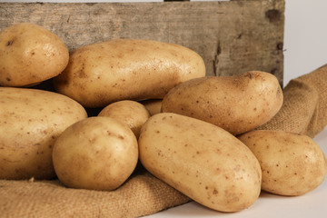 Pomme de terre, fond blanc