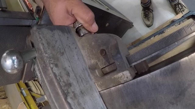 set table saw rip fence to rip poplar boards to width