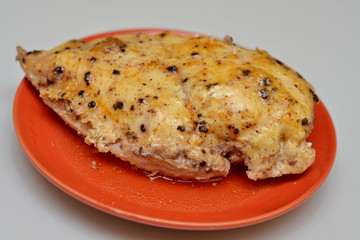 Grilled chicken breast with thyme, lemon and with addition of vegetables