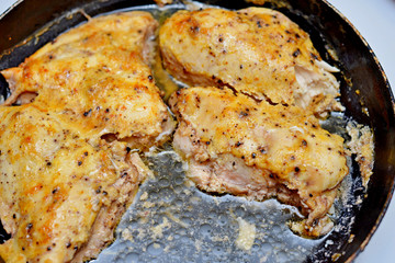 Grilled chicken breast with thyme, lemon and with addition of vegetables