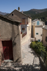 Fototapeta premium Corsica, 28/08/2017: i vicoli e le case di Nonza, uno dei borghi più famosi della costa occidentale di Capo Corso