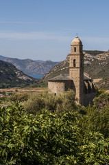 Fototapeta na wymiar Corsica, 28/08/2017: vista panoramica della chiesa di San Martino (XVI secolo) a Patrimonio, villaggio dell'Alta Corsica circondato da colline verdi e vigneti