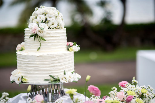 wedding cake.