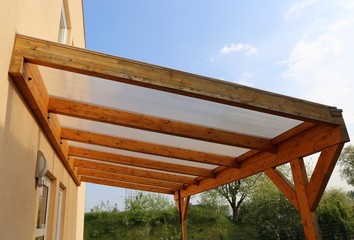 Vordach aus Holz